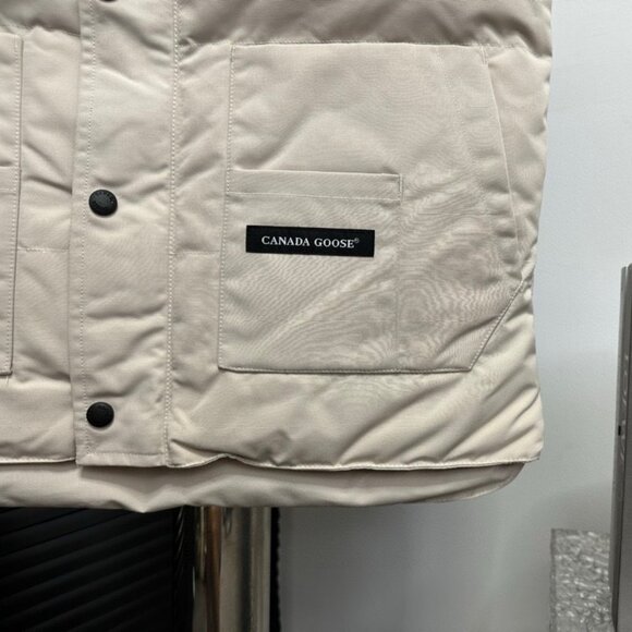 White Canada Goose Freestyle Vest Womens - Picture 7 of 7